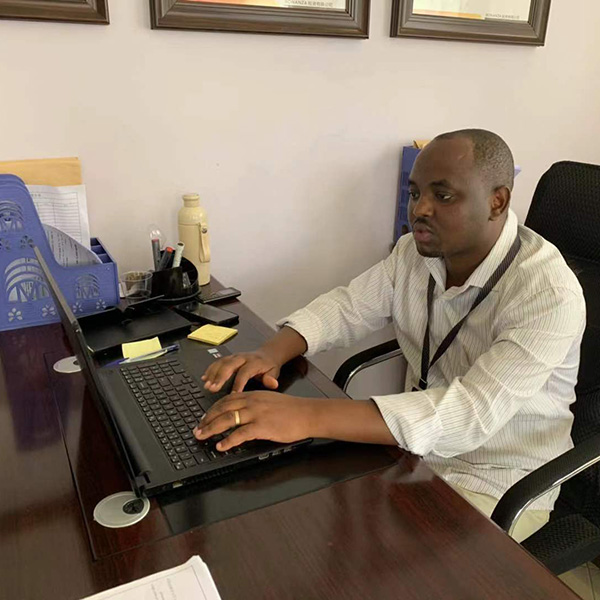 卢旺达总部-环保专员-Jean-lvl-gatoto-约翰